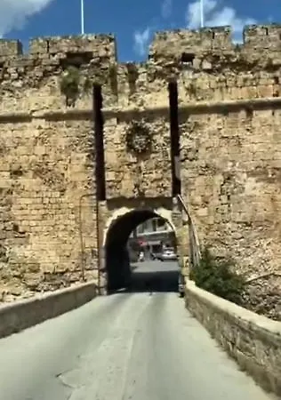 Fondaco *